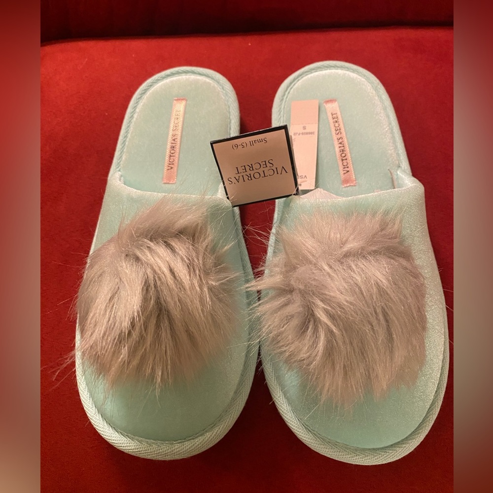 Victoria's Secret Small 5 6 Blue Mint Green Gray Faux Fur Pom Slippers NWT New!